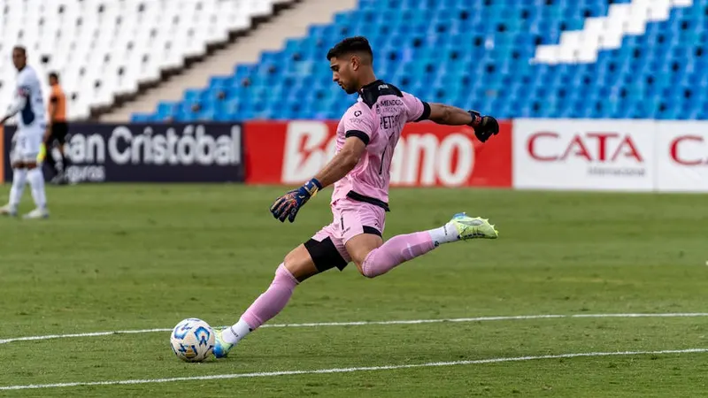 Alisson no top 3 e Ederson na lista: Brasil domina ranking de goleiros