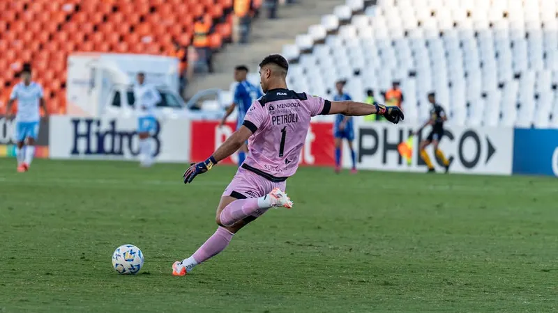 Futebol na TV neste sábado: guia completo de jogos e onde assistir
