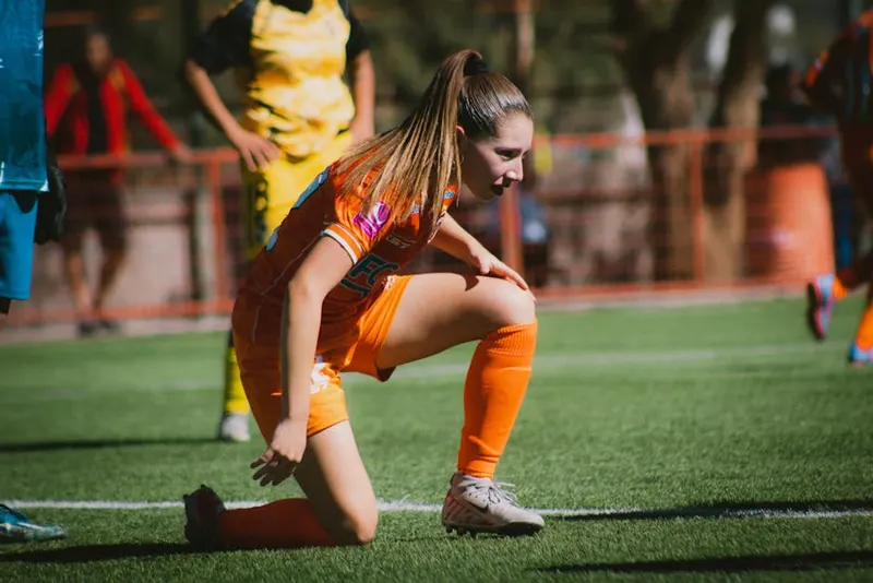 Marie-Louise Eta vira a primeira treinadora de elite do futebol europeu