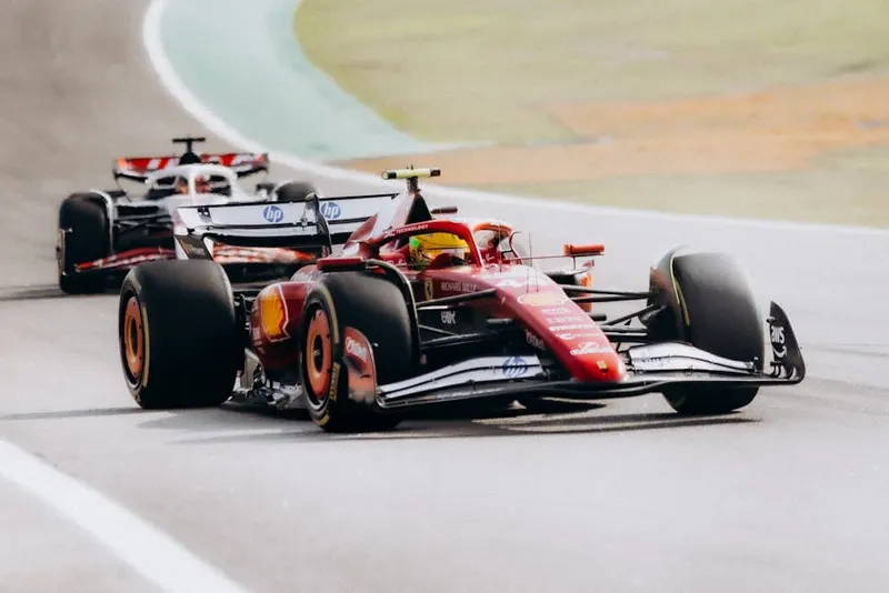 Quais pilotos da F1 atual já correram em outras categorias?