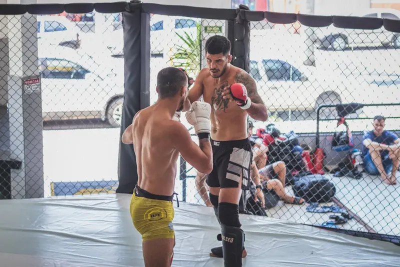 Topuria impressiona Trump com previsão ousada sobre o UFC 250